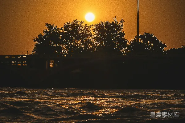 高清摄影 夕阳下的宁静河流