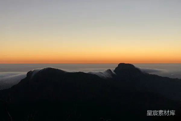 高清摄影 日出时分的山峰剪影