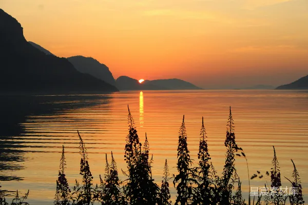 高清摄影 日落时分的宁静湖景
