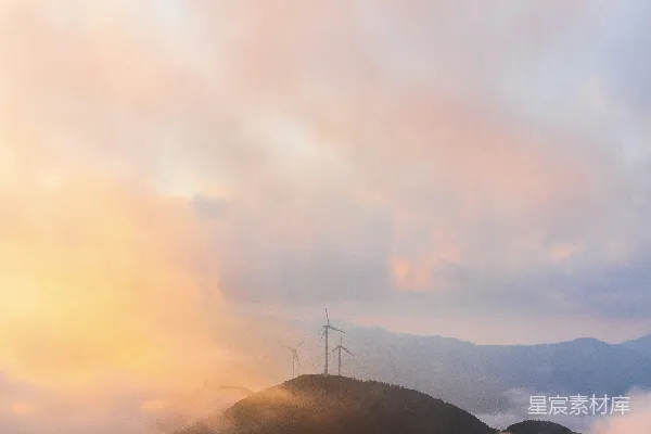 高清摄影 云海日出中的风车