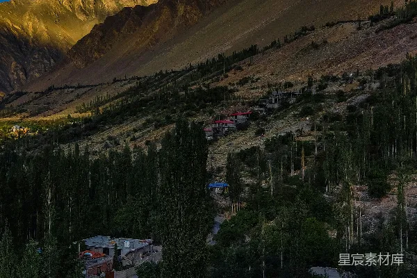 高清摄影 山间村落的日落景色