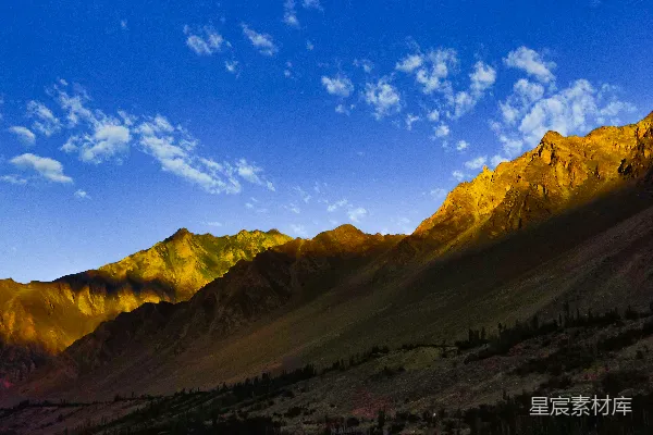高清摄影 金色山峦与蓝天