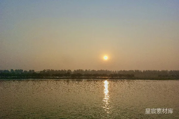 高清摄影 夕阳下的宁静湖景