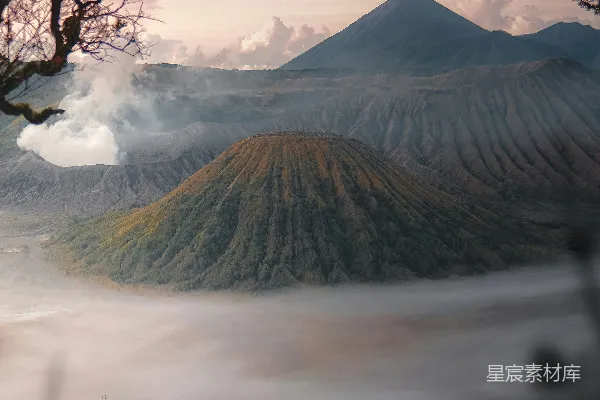 高清摄影 日出时的布罗莫火山