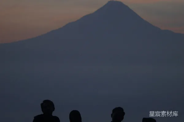 高清摄影 山巅剪影