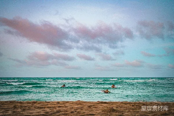 高清摄影 海滩上的冲浪者