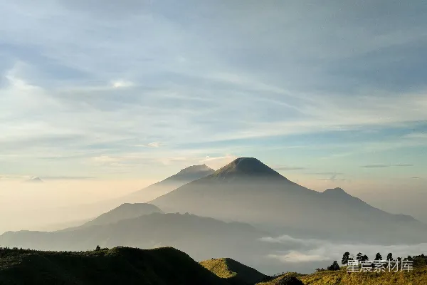 高清摄影 火山与云海的壮丽景色
