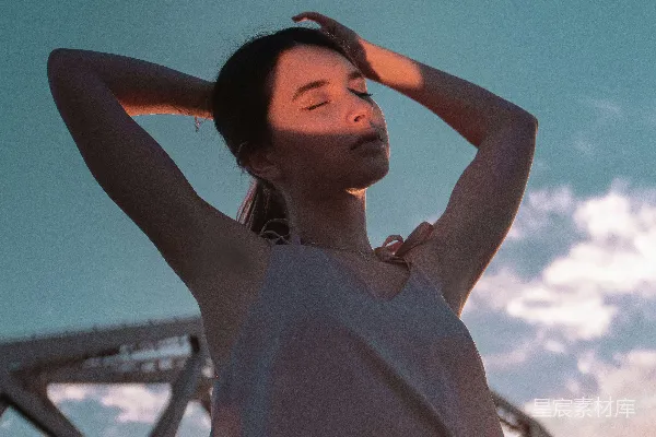 高清摄影 夕阳下的自由之舞