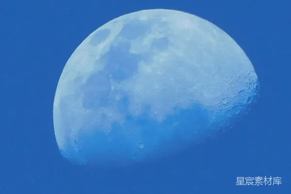 高清摄影 蓝色天空中的满月