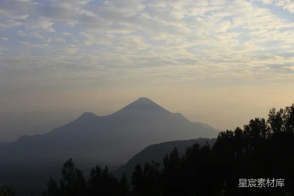 高清摄影 日出时分的山峦轮廓