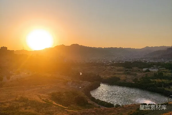 高清摄影 夕阳下的宁静湖畔