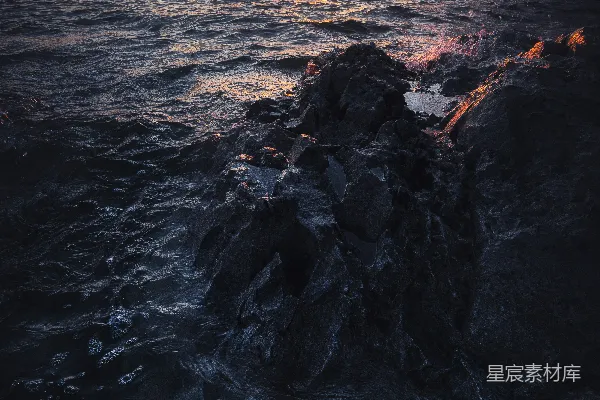 高清摄影 夕阳下的岩石海岸