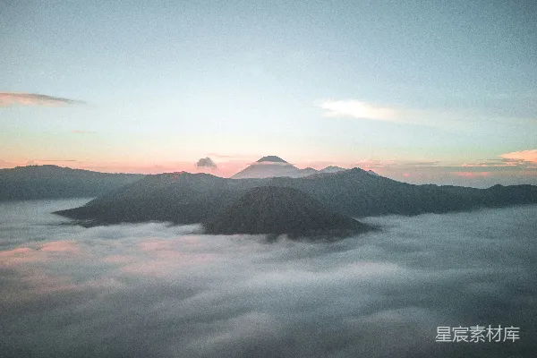 高清摄影 云海中的火山
