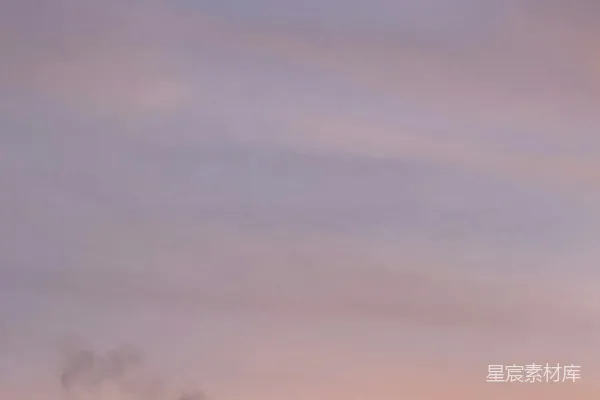 高清摄影 夕阳下的工厂烟囱