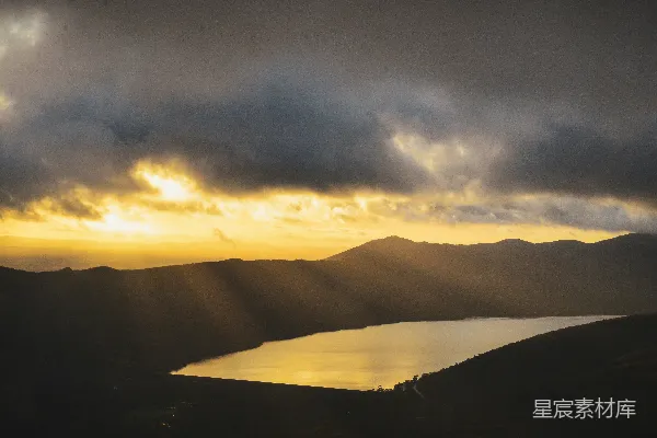 高清摄影 夕阳下的湖光山色