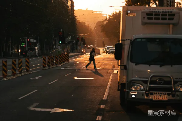 高清摄影 夕阳下的城市街道