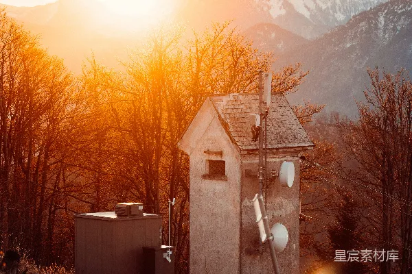高清摄影 夕阳下的山间小屋