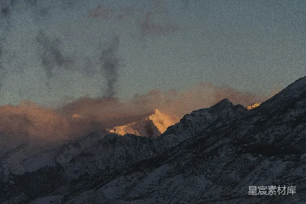 高清摄影 夕阳下的雪山