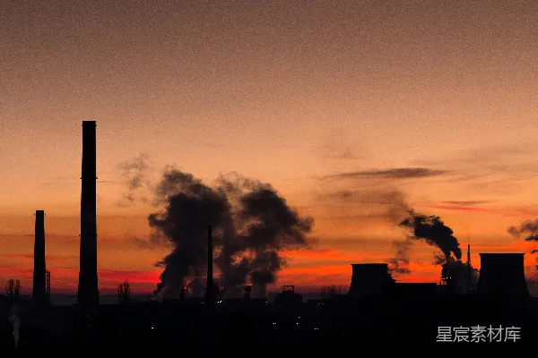 高清摄影 夕阳下的工业烟囱