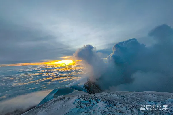 高清摄影 火山爆发与日出的壮丽景象