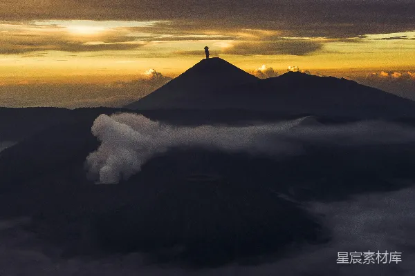 高清摄影 日落时分的火山