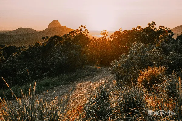 高清摄影 夕阳下的山间小道