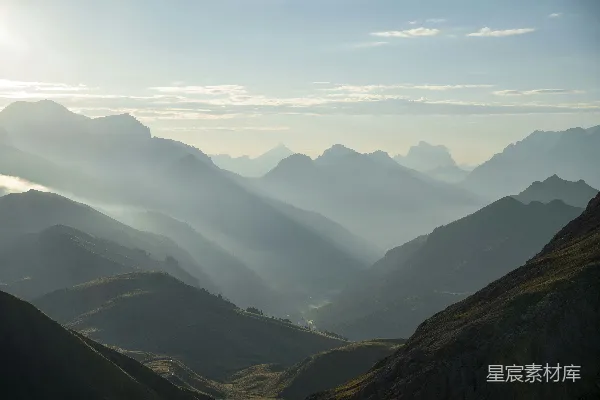 高清摄影 晨光中的山谷
