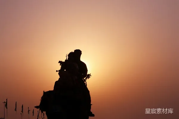 高清摄影 夕阳下的骑大象剪影