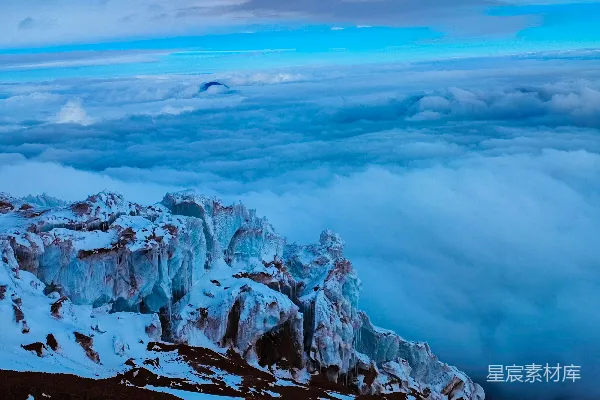 高清摄影 雪峰与云海的壮丽景色