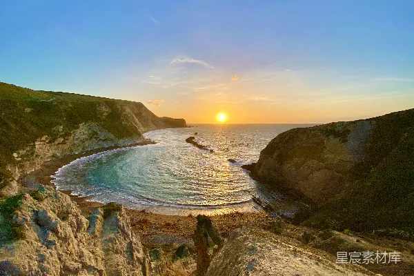 高清摄影 夕阳下的海岸剪影