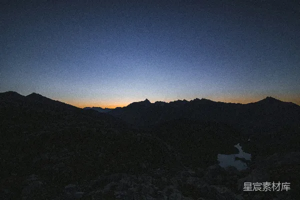 高清摄影 日落时分的山间湖景