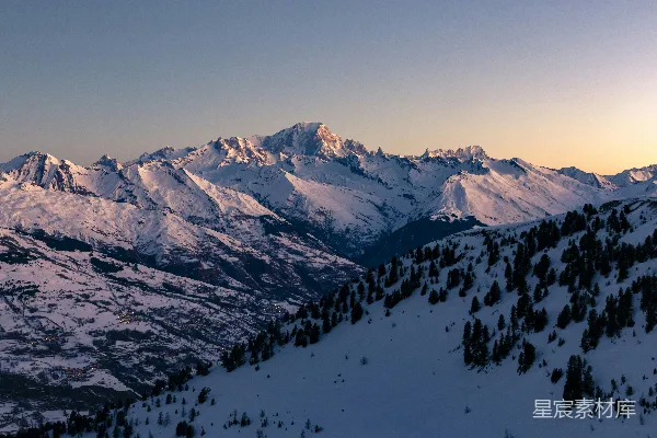高清摄影 夕阳下的雪山