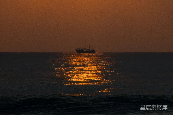高清摄影 夕阳下的孤舟