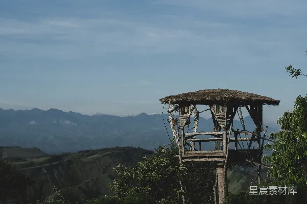 高清摄影 山顶上的竹制凉亭