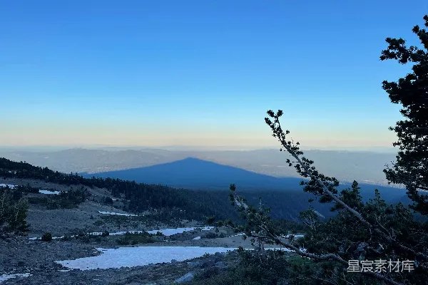 高清摄影 雪山之巅的日落