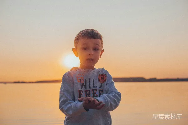 高清摄影 夕阳下的童年时光