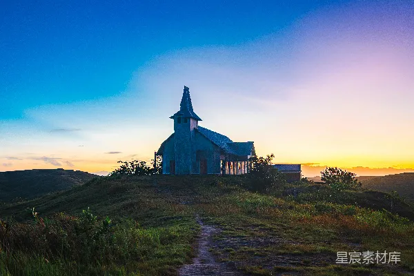 高清摄影 夕阳下的孤独教堂