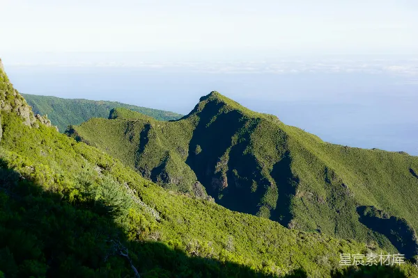 高清摄影 山间绿意盎然的壮丽景观