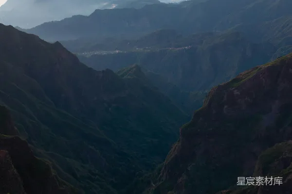 高清摄影 云海与山峦的壮丽景色