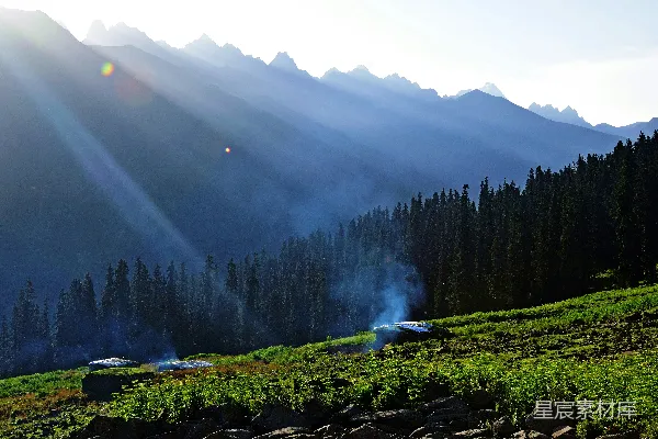 高清摄影 晨曦中的山间炊烟