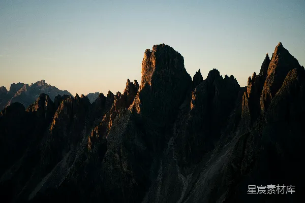 高清摄影 日落时分的山峰轮廓