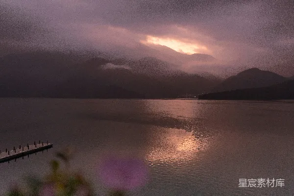 高清摄影 晨曦中的宁静湖景