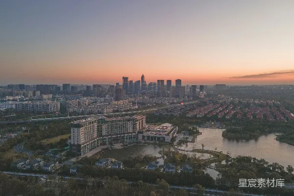高清摄影 城市日落与湖景的宁静时光