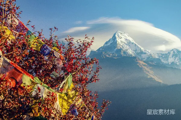 高清摄影 山峦之巅的祈祷旗