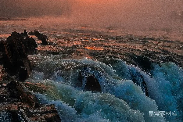 高清摄影 晨光下的海岸浪花