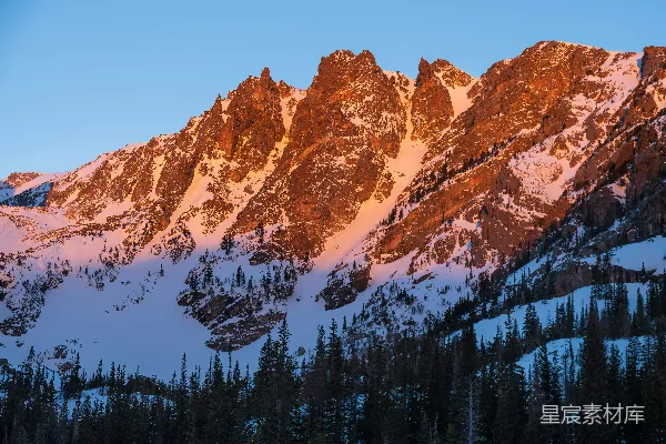 高清摄影 夕阳下的雪山