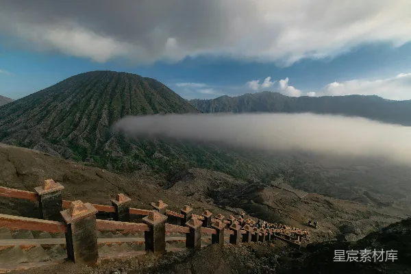 高清摄影 云海中的火山俯瞰