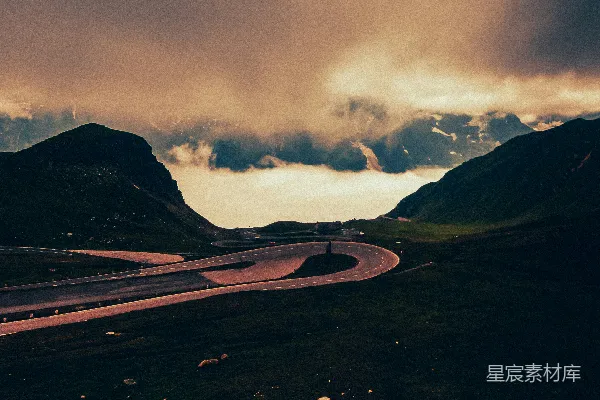 高清摄影 山间蜿蜒公路