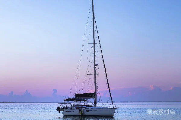 高清摄影 夕阳下的帆船