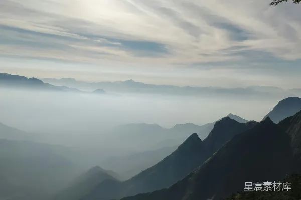 高清摄影 云海中的山峦